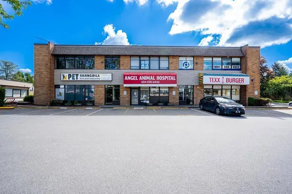 10318 WHALLEY BLVD #1, Surrey, BC V3T4H4