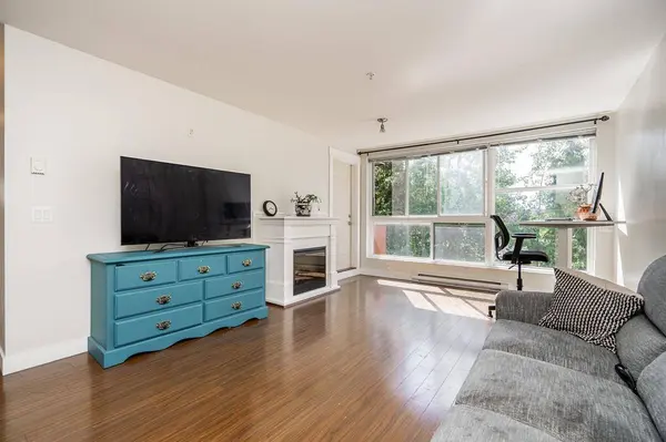 12075 228 ST #208, Maple Ridge, BC V2X 6M2