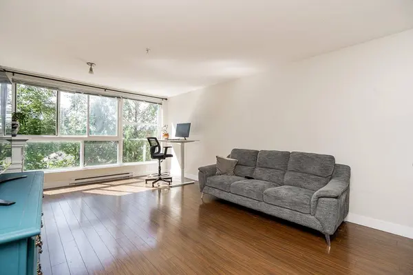 12075 228 ST #208, Maple Ridge, BC V2X 6M2