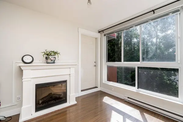 12075 228 ST #208, Maple Ridge, BC V2X 6M2