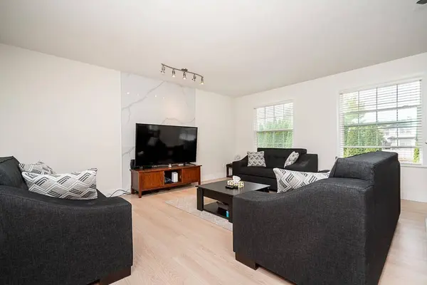 12242 64 AVE, Surrey, BC V3W 1W7