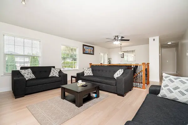 12242 64 AVE, Surrey, BC V3W 1W7