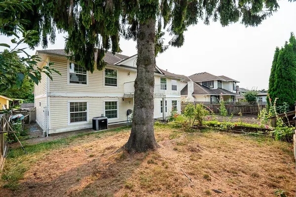 12242 64 AVENUE, Surrey, BC V3W1W7