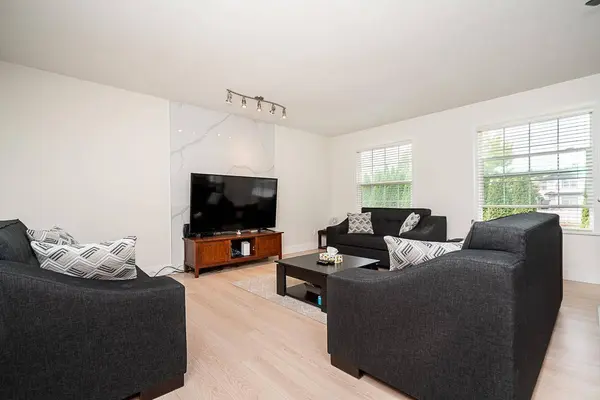12242 64 AVENUE, Surrey, BC V3W1W7
