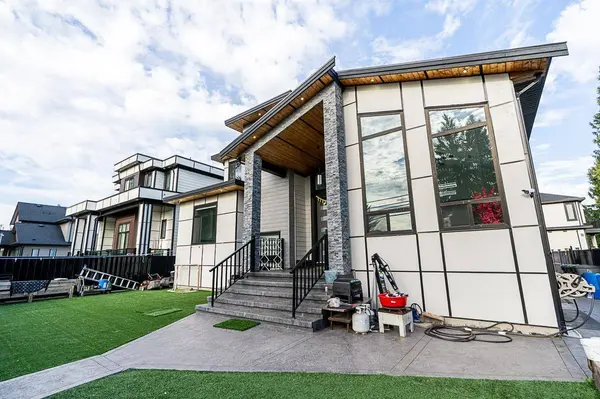 9342 156 STREET, Surrey, BC V3R4L2