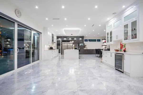 10490 125a ST, Surrey, BC V3V 5A3
