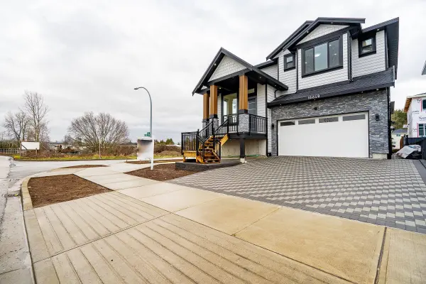 10648 124 ST, Surrey, BC V3V 0E2