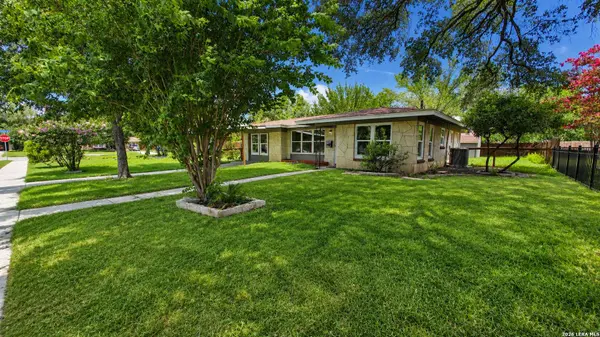 323 MAPLEWOOD LN, San Antonio, TX 78216