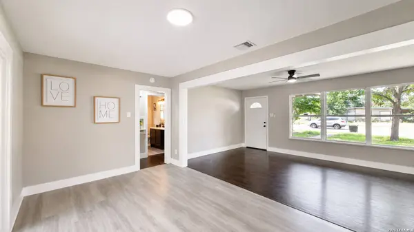 323 MAPLEWOOD LN, San Antonio, TX 78216