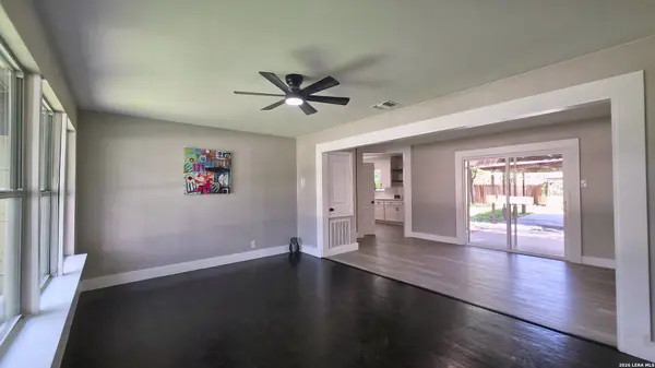 323 MAPLEWOOD LN, San Antonio, TX 78216