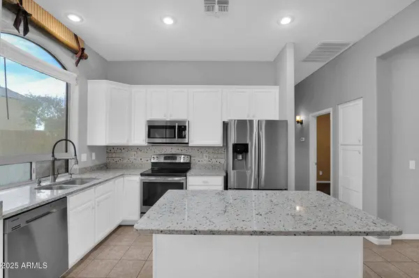 3810 E LATHAM Court, Gilbert, AZ 85297