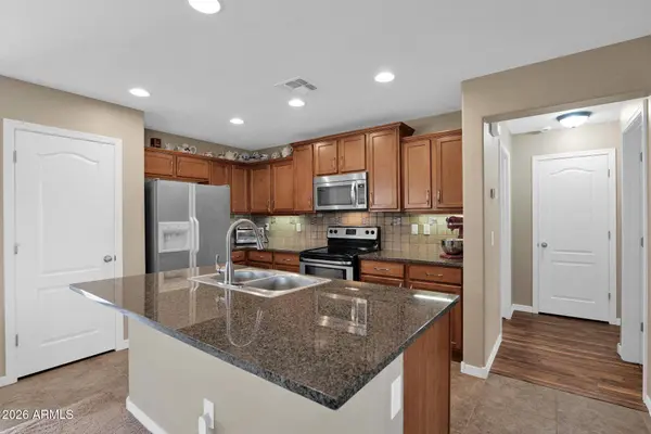 915 W DESERT SEASONS Drive, San Tan Valley, AZ 85143