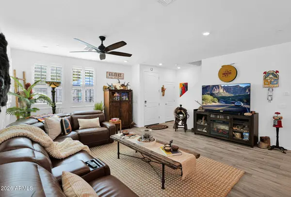 1917 E HAMPTON Lane #111, Gilbert, AZ 85295