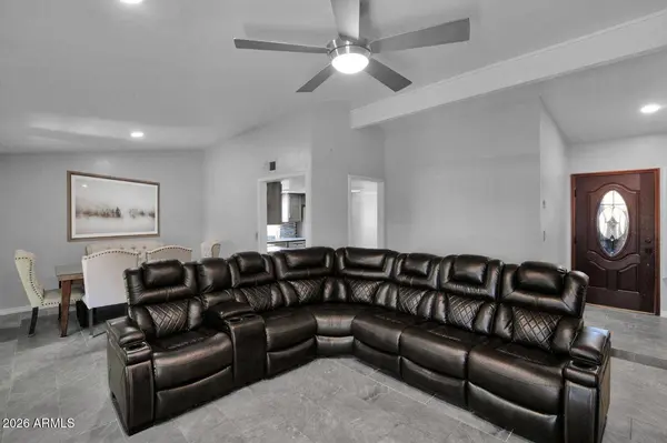 2103 W PALOMINO Drive, Chandler, AZ 85224