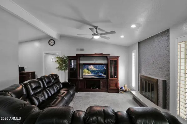 2103 W PALOMINO Drive, Chandler, AZ 85224