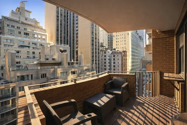 58 W 58th St #11A, New York, NY 10019