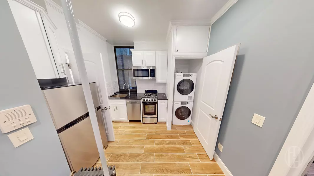 221 E 83rd St #4R, New York, NY 10028