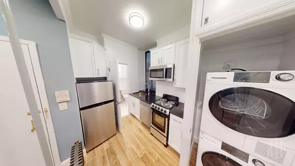 New York, NY 10028,221 E 83rd St #4R