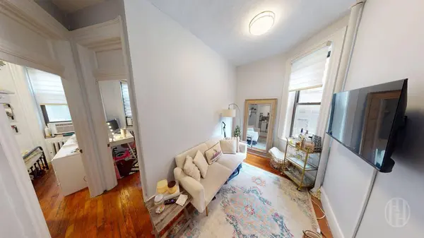 221 E 83rd St #2R, New York, NY 10028