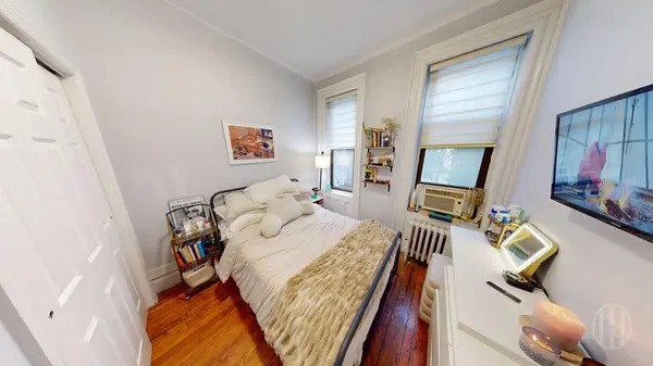 221 E 83rd St #2R, New York, NY 10028