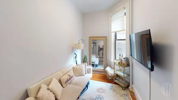 221 E 83rd St #2R, New York, NY 10028