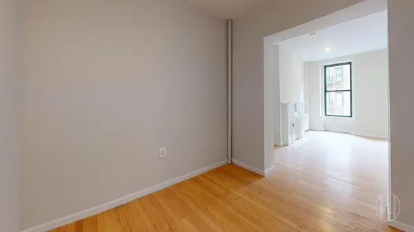 318 E 80th St #3W, New York, NY 10075