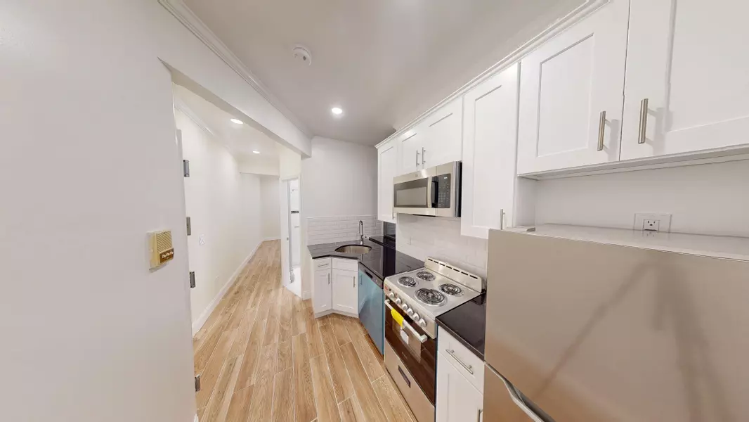 221 E 83rd St #2W, New York, NY 10028