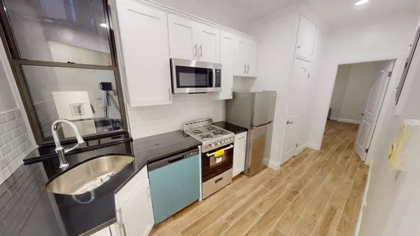 New York, NY 10028,221 E 83rd St #2W