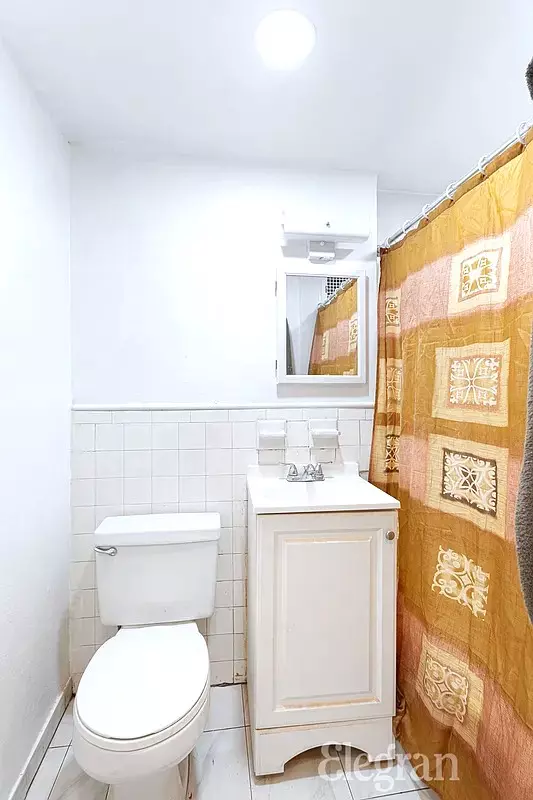 New York, NY 10036,426 W 46th St #2D