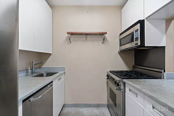 New York, NY 10038,99 John St #2210