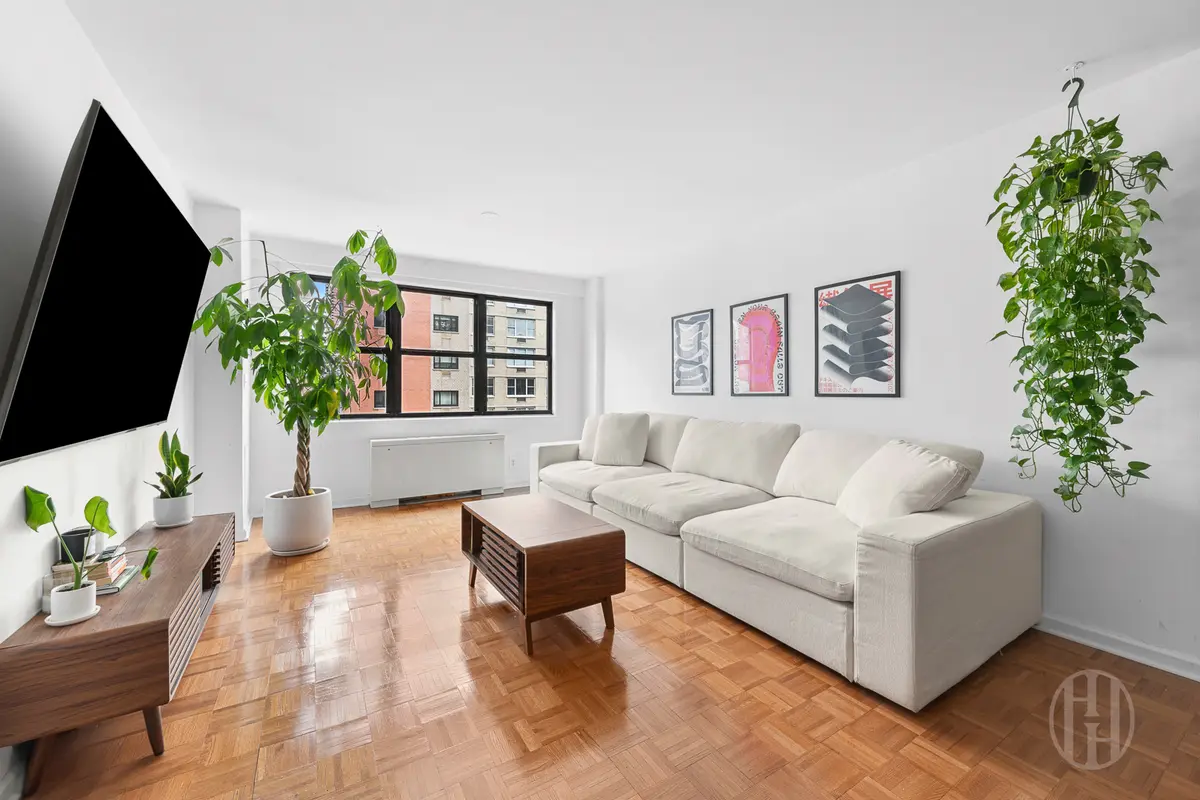 201 E 28th St #10L, New York, NY 10016