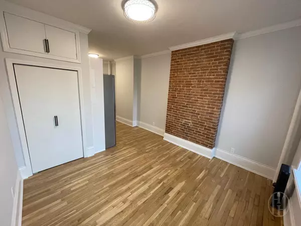 New York, NY 10021,425 E 73rd St #4RW