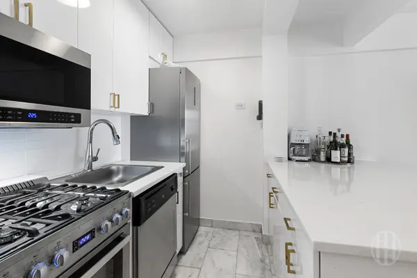 345 E 54th St #3B, New York, NY 10022