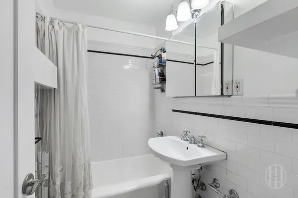 345 E 54th St #3B, New York, NY 10022