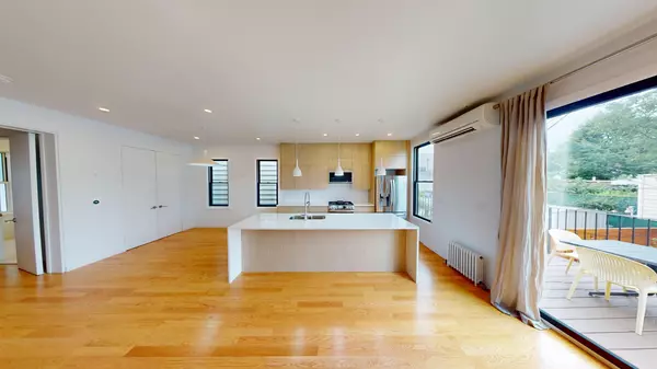 Long Island City, NY 11106,36-04 36th Ave #1