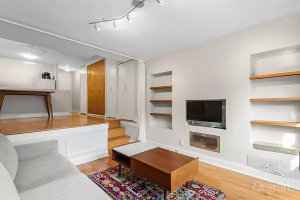 New York, NY 10012,211 Thompson St #5M