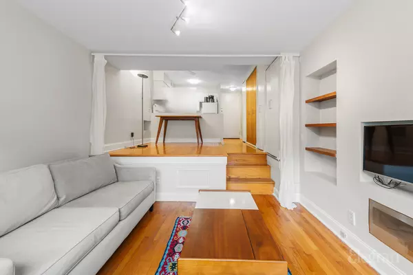 New York, NY 10012,211 Thompson St #5M