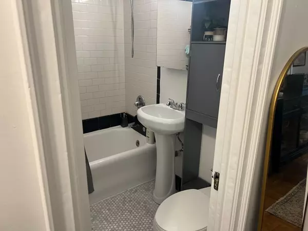 310 E 44th St #612, New York, NY 10017