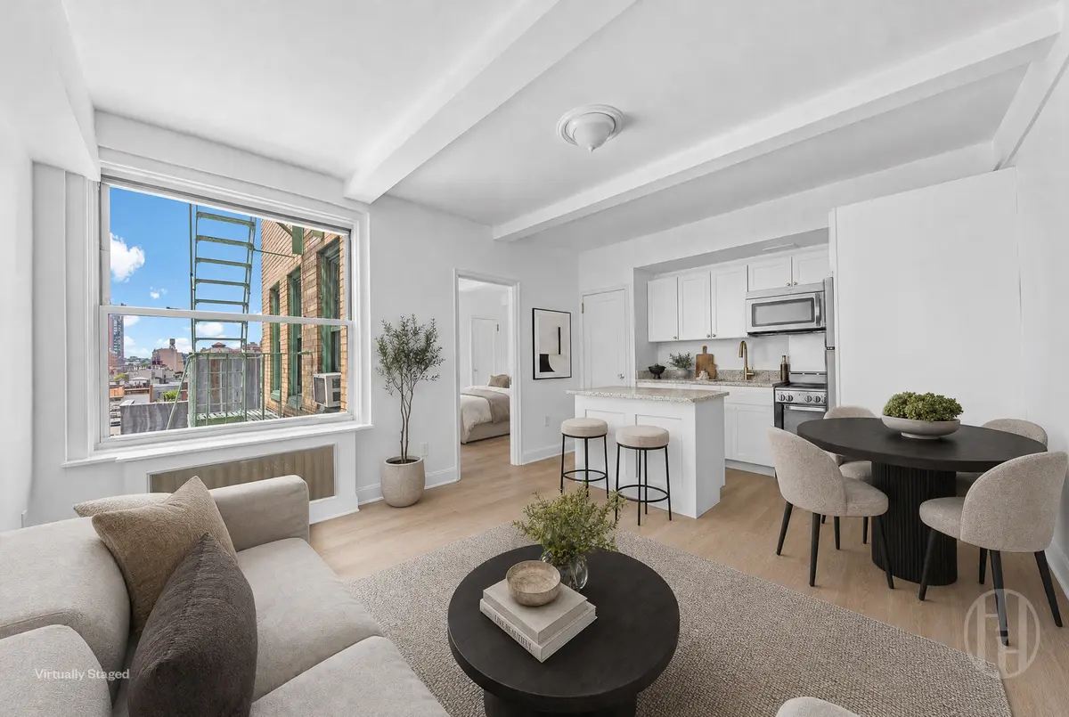 325 W 45th St #1020, New York, NY 10036