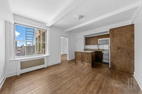 325 W 45th St #1020, New York, NY 10036