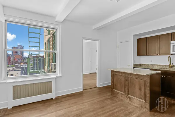 325 W 45th St #1020, New York, NY 10036