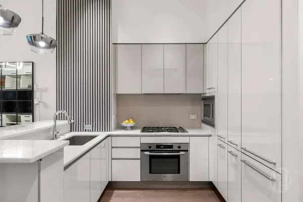 25 Broad Street ## 4K, Manhattan, NY 10004
