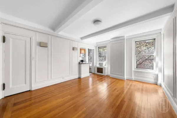 325 W 45th Street #401, Manhattan, NY 10036