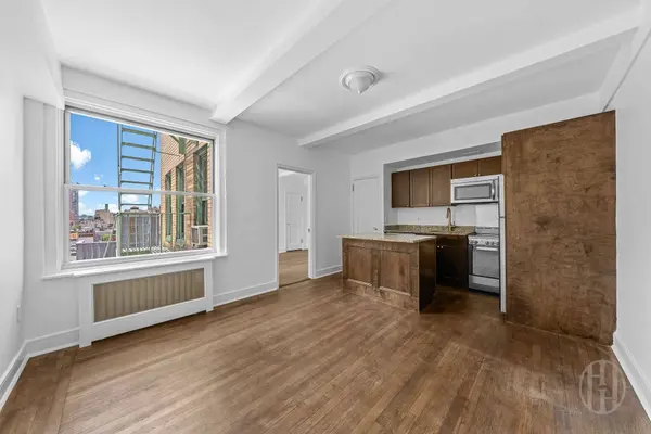325 W 45th Street #1020, Manhattan, NY 10036