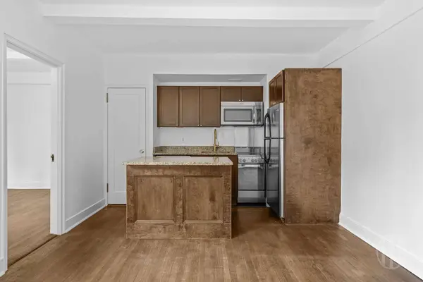 325 W 45th Street #1020, Manhattan, NY 10036