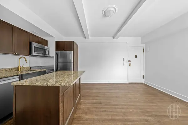 325 W 45th Street #1020, Manhattan, NY 10036