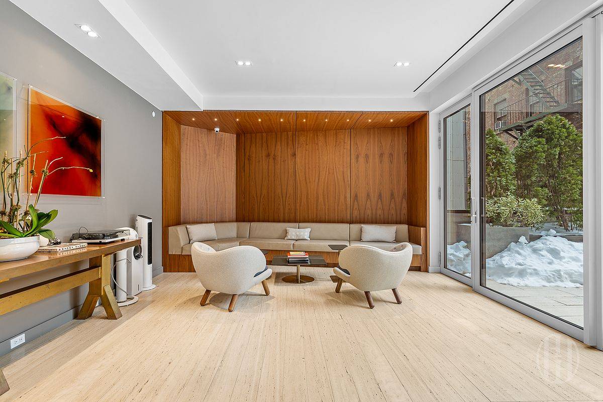 32 East 1st Street D4 E. Greenwich Village New York NY 10003