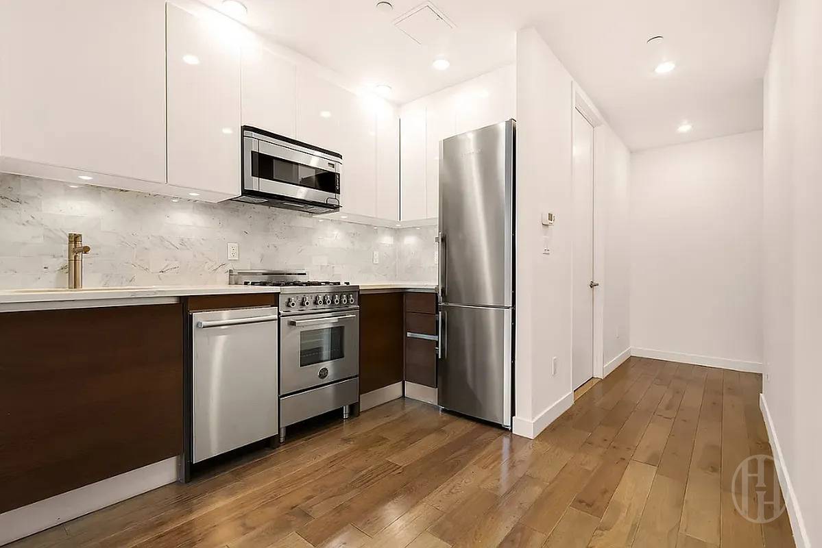 11-35 45th Avenue 3H Long Island City Queens NY 11101