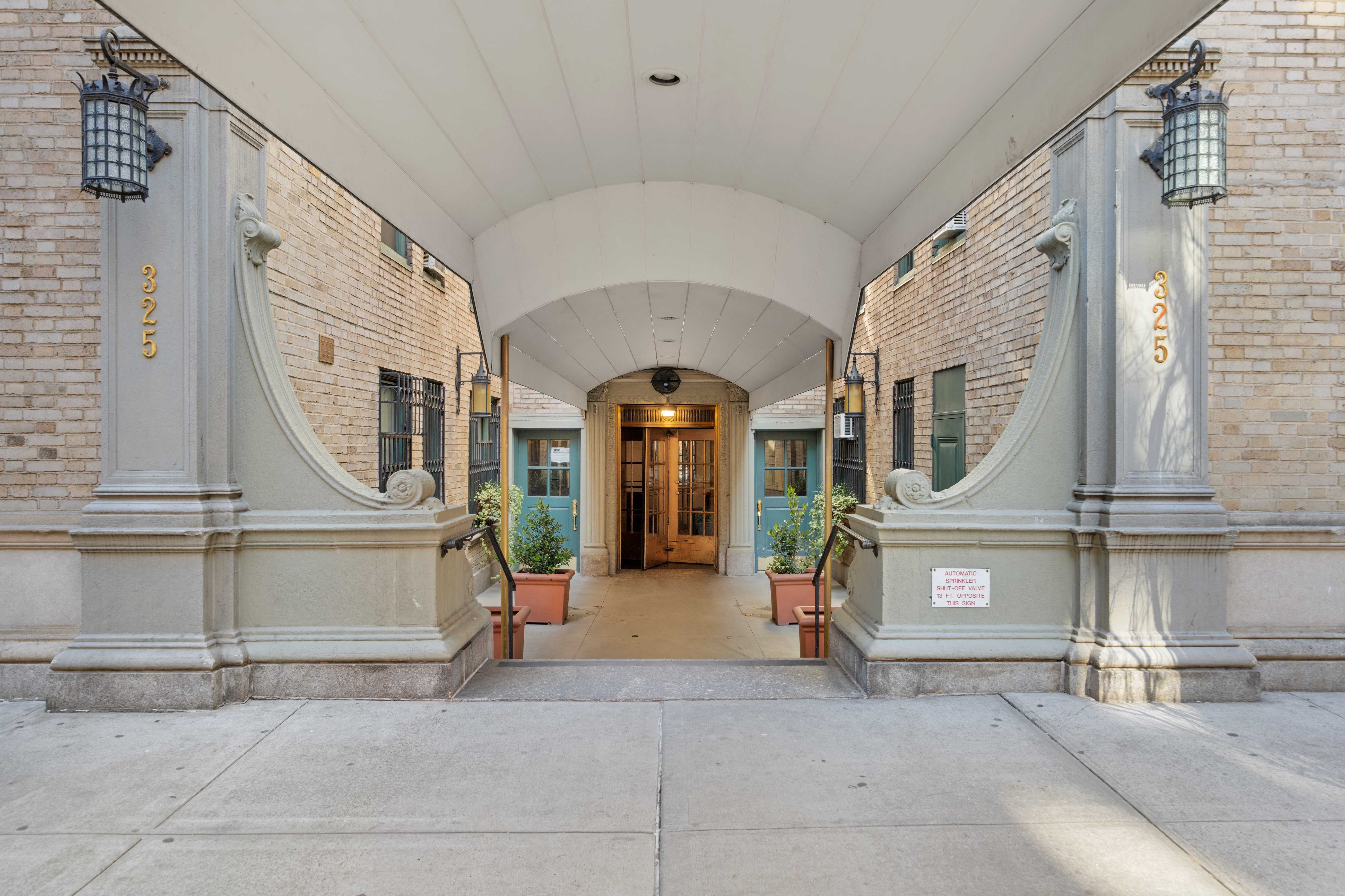 325 West 45th Street 519 Clinton New York NY 10036