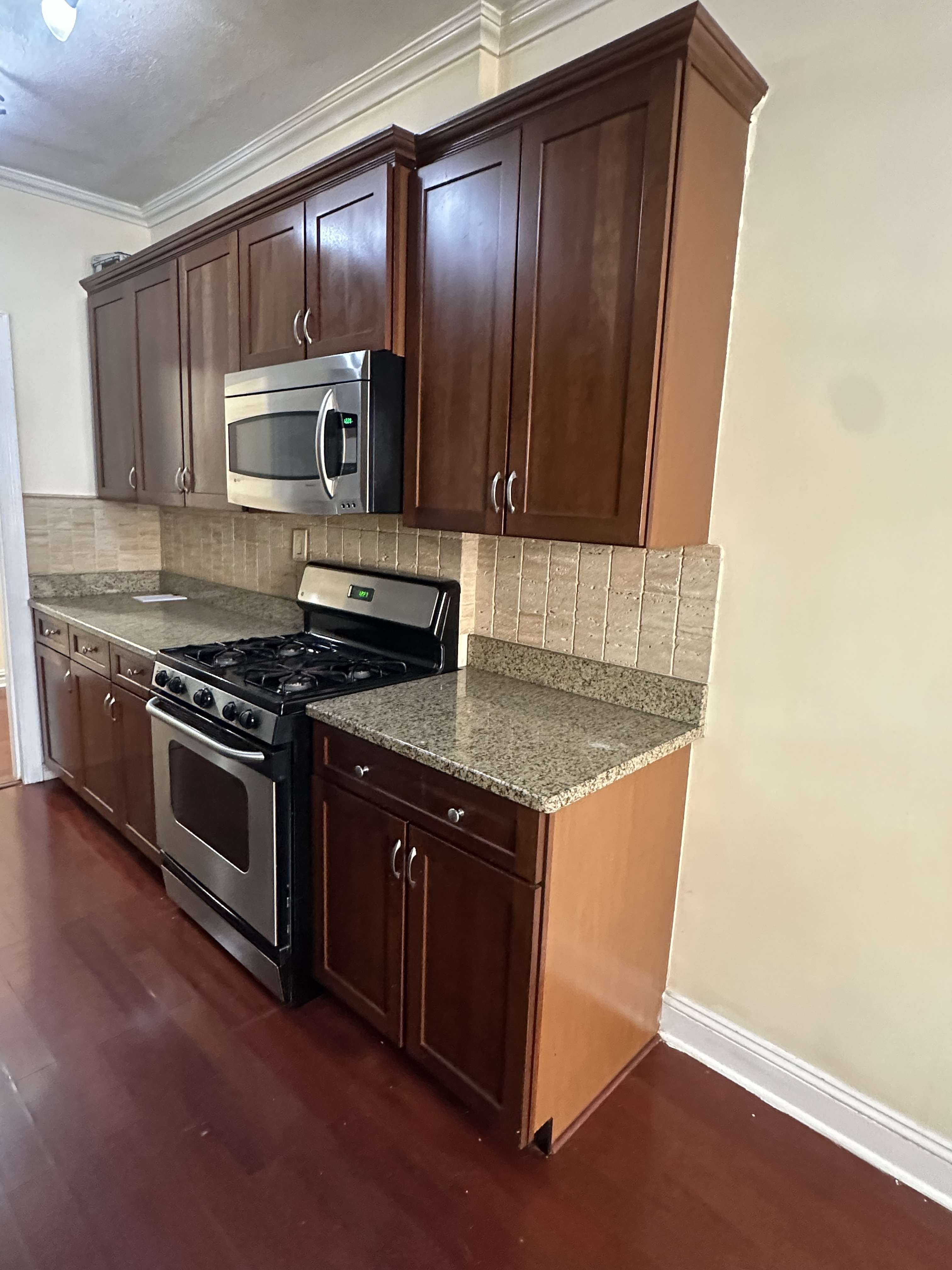 2081 Cruger Avenue 2G Pelham Parkway Bronx NY 10462